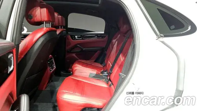 Porsche Cayenne 2020 — ფოტო 4/35