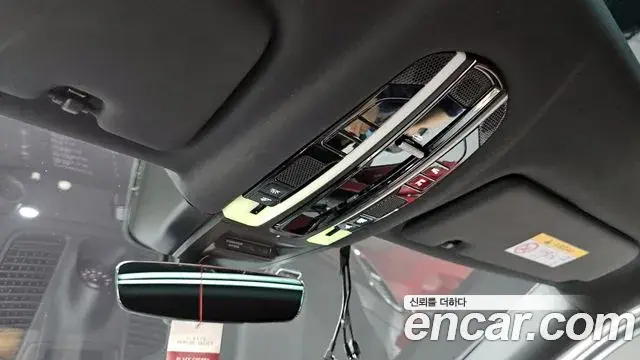 Porsche Cayenne 2020 — ფოტო 32/35