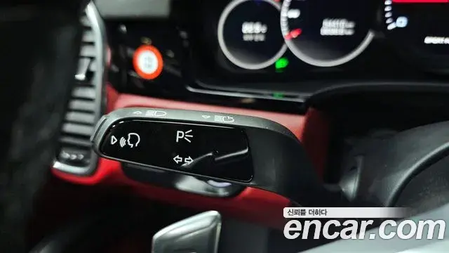 Porsche Cayenne 2020 — ფოტო 16/35