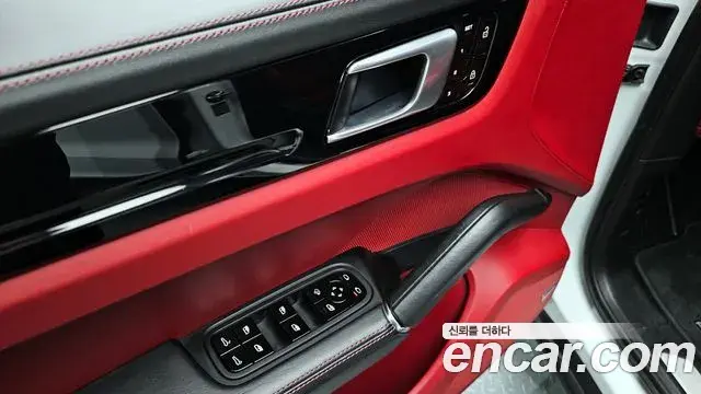Porsche Cayenne 2020 — ფოტო 7/35