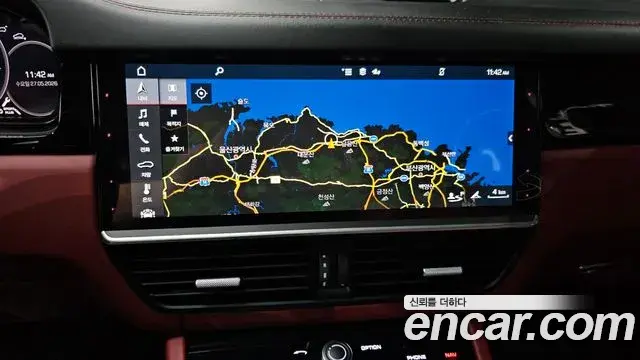 Porsche Cayenne 2020 — ფოტო 25/35