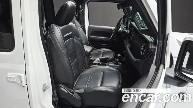 Jeep Wrangler 2023 — Фото 12/20