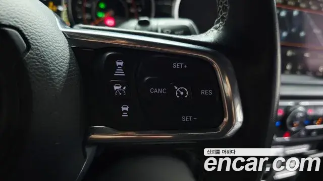 Jeep Wrangler 2023 — Фото 17/20