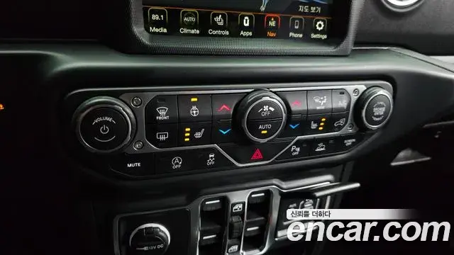 Jeep Wrangler 2023 — Фото 19/20