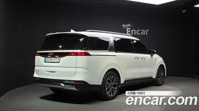 Kia Carnival 2023 — Фото 2/20