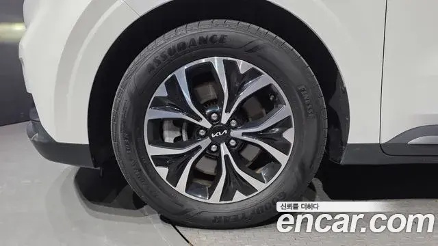 Kia Carnival 2023 — Фото 5/20