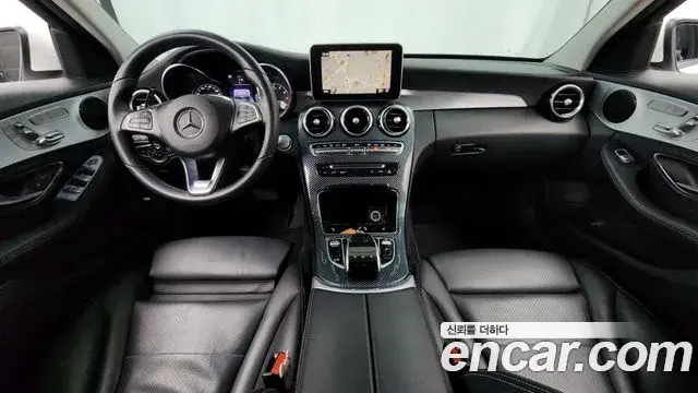Mercedes-Benz C-Class 2018 — Фото 7/20