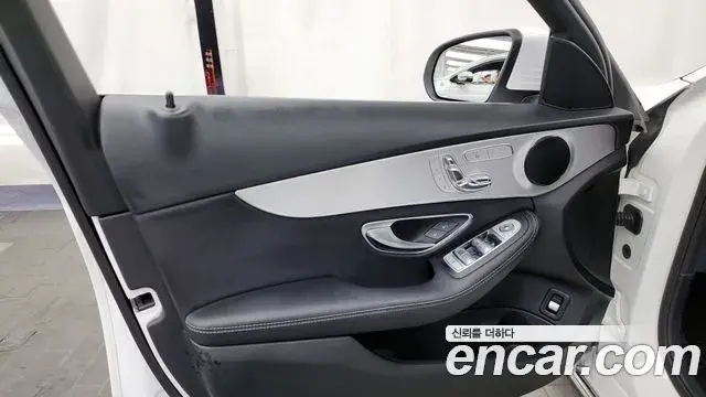Mercedes-Benz C-Class 2018 — ფოტო 2/32