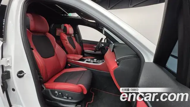 Genesis GV70 2025 — ფოტო 19/20