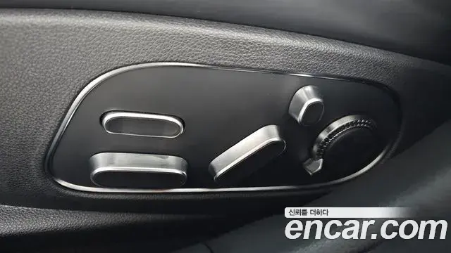 Genesis G90 2022 — Photo 17/41