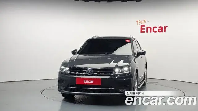 Volkswagen Tiguan 2018 — ფოტო 13/33