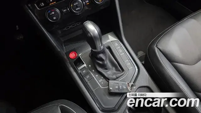 Volkswagen Tiguan 2018 — ფოტო 30/33