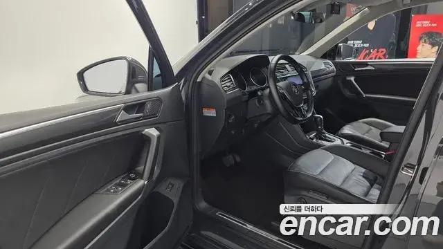Volkswagen Tiguan 2018 — ფოტო 33/33