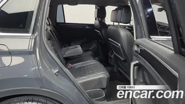 Volkswagen Tiguan 2018 — ფოტო 1/33