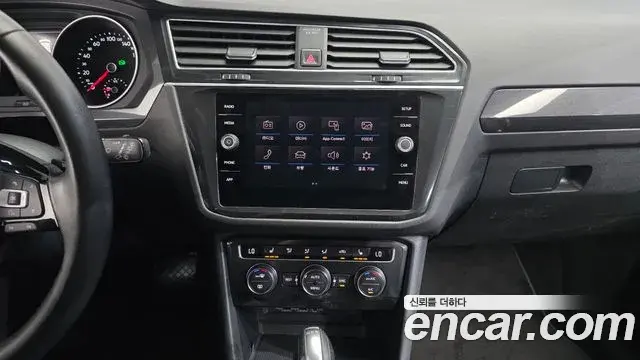 Volkswagen Tiguan 2018 — ფოტო 7/33