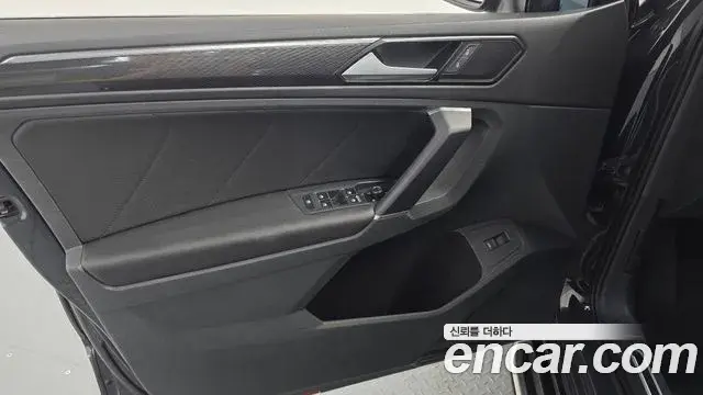 Volkswagen Tiguan 2018 — ფოტო 27/33
