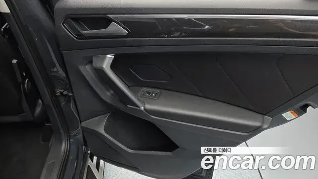 Volkswagen Tiguan 2018 — ფოტო 23/33