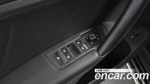 Volkswagen Tiguan 2018 — ფოტო 19/33