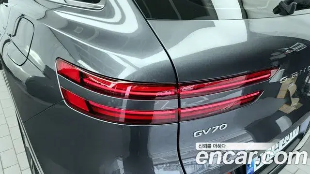 Genesis GV70 2021 — Photo 15/30