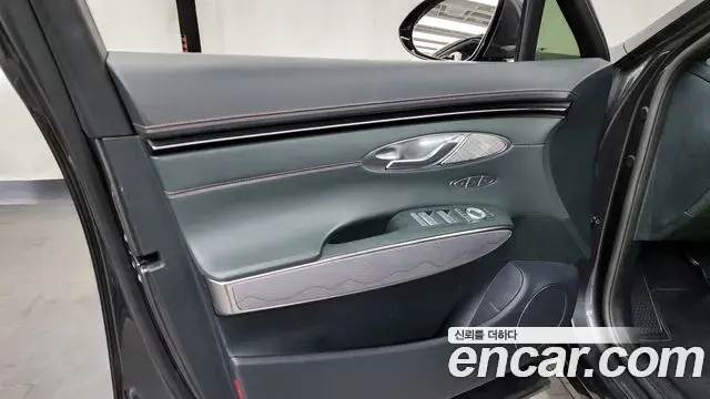 Genesis GV70 2021 — Photo 28/30
