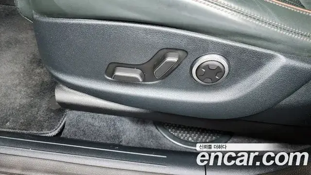 Genesis GV70 2021 — Photo 29/30