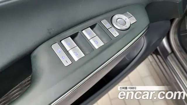 Genesis GV70 2021 — Photo 27/30