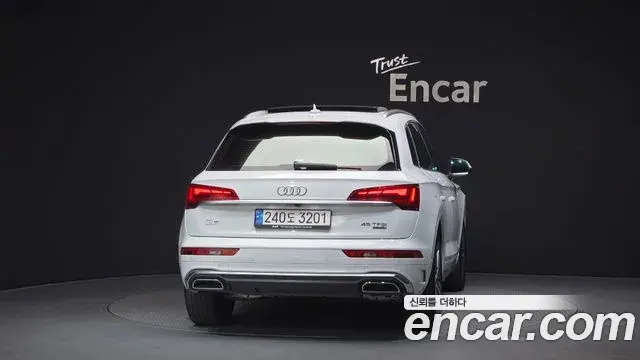 Audi Q5 2021 — ფოტო 2/20