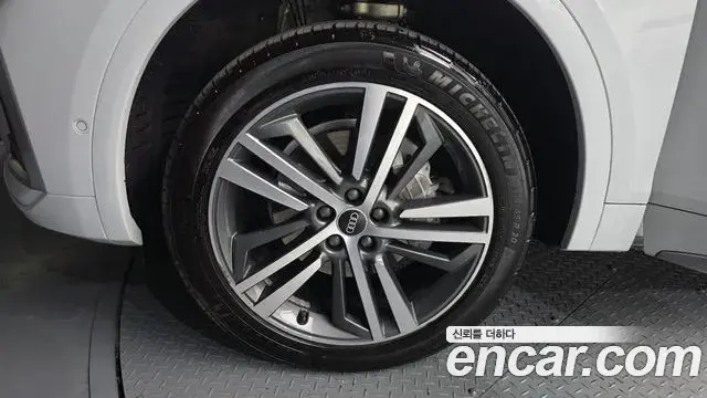Audi Q5 2021 — ფოტო 16/20