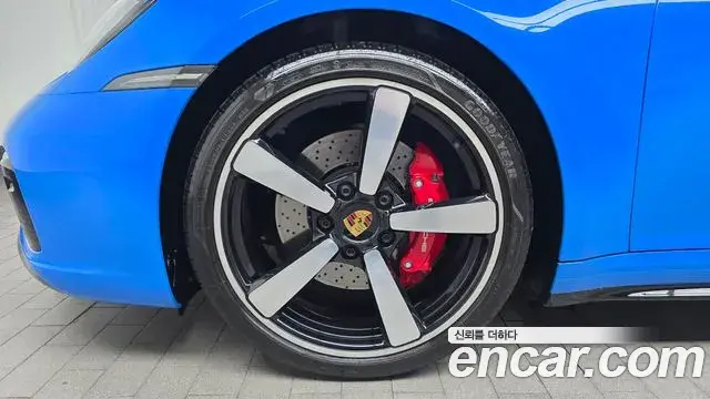Porsche 911 2023 — ფოტო 29/32