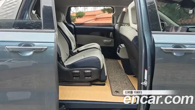 Kia Carnival 2024 — Фото 12/20