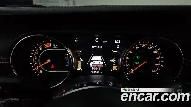 Jeep Wrangler 2023 — ფოტო 14/30