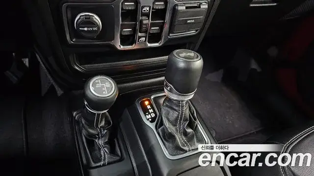 Jeep Wrangler 2023 — ფოტო 24/30