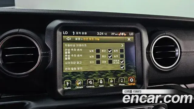 Jeep Wrangler 2023 — ფოტო 21/30