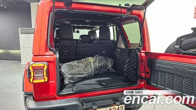 Jeep Wrangler 2023 — ფოტო 6/30