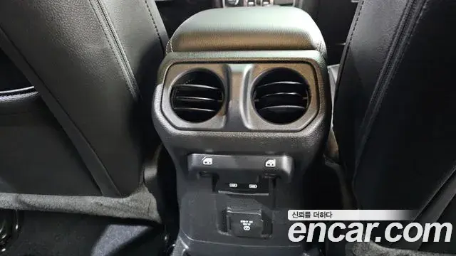 Jeep Wrangler 2023 — ფოტო 25/30