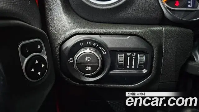 Jeep Wrangler 2023 — ფოტო 1/30