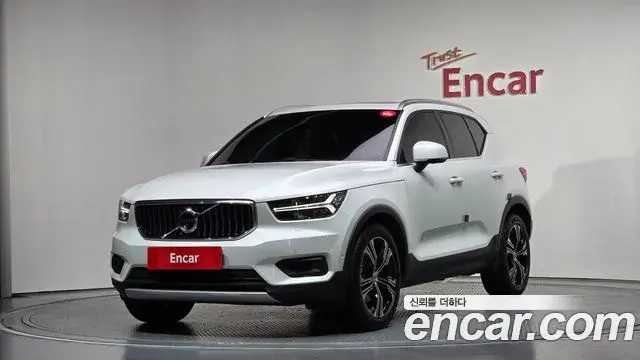 Volvo XC40 2019 — Şəkil 33/34