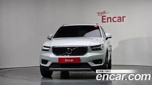 Volvo XC40 2019 — Şəkil 30/34