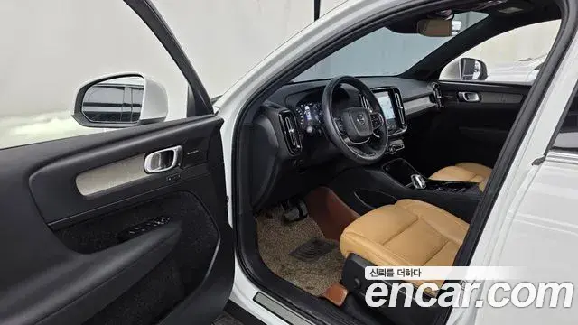 Volvo XC40 2019 — Şəkil 3/34