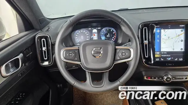 Volvo XC40 2019 — Şəkil 17/34