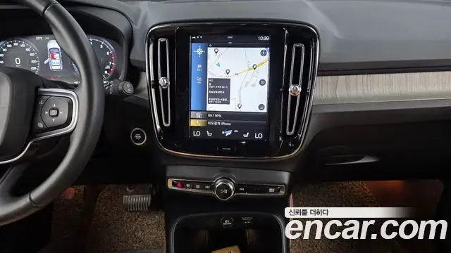 Volvo XC40 2019 — Şəkil 29/34