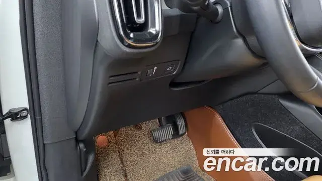 Volvo XC40 2019 — Şəkil 11/34