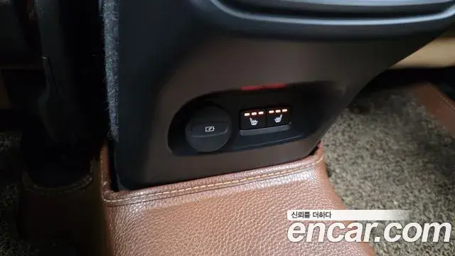 Volvo XC40 2019 — Şəkil 10/34