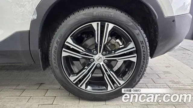 Volvo XC40 2019 — Şəkil 2/34