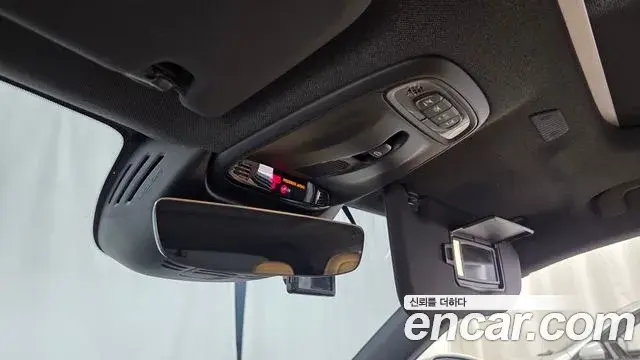 Volvo XC40 2019 — Şəkil 16/34
