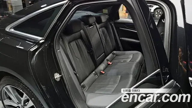 Audi A6 2021 — Photo 9/35