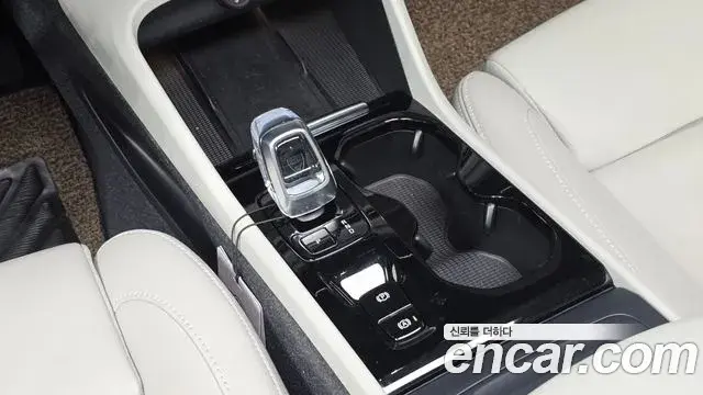 Volvo XC40 2024 — Şəkil 10/30