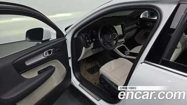 Volvo XC40 2024 — Şəkil 27/30