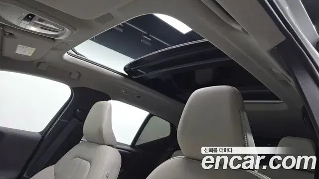 Volvo XC40 2024 — Şəkil 28/30