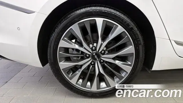 Kia K8 2023 — Photo 10/35